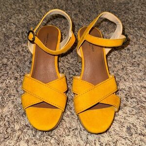 American Eagle Mustard Yellow Women’s Sandals